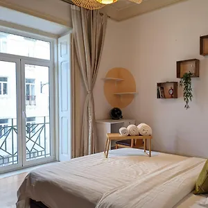 https://spacious-3-bedroom-apartment-near-the-city-center.hotels-lisbon-portugal.com